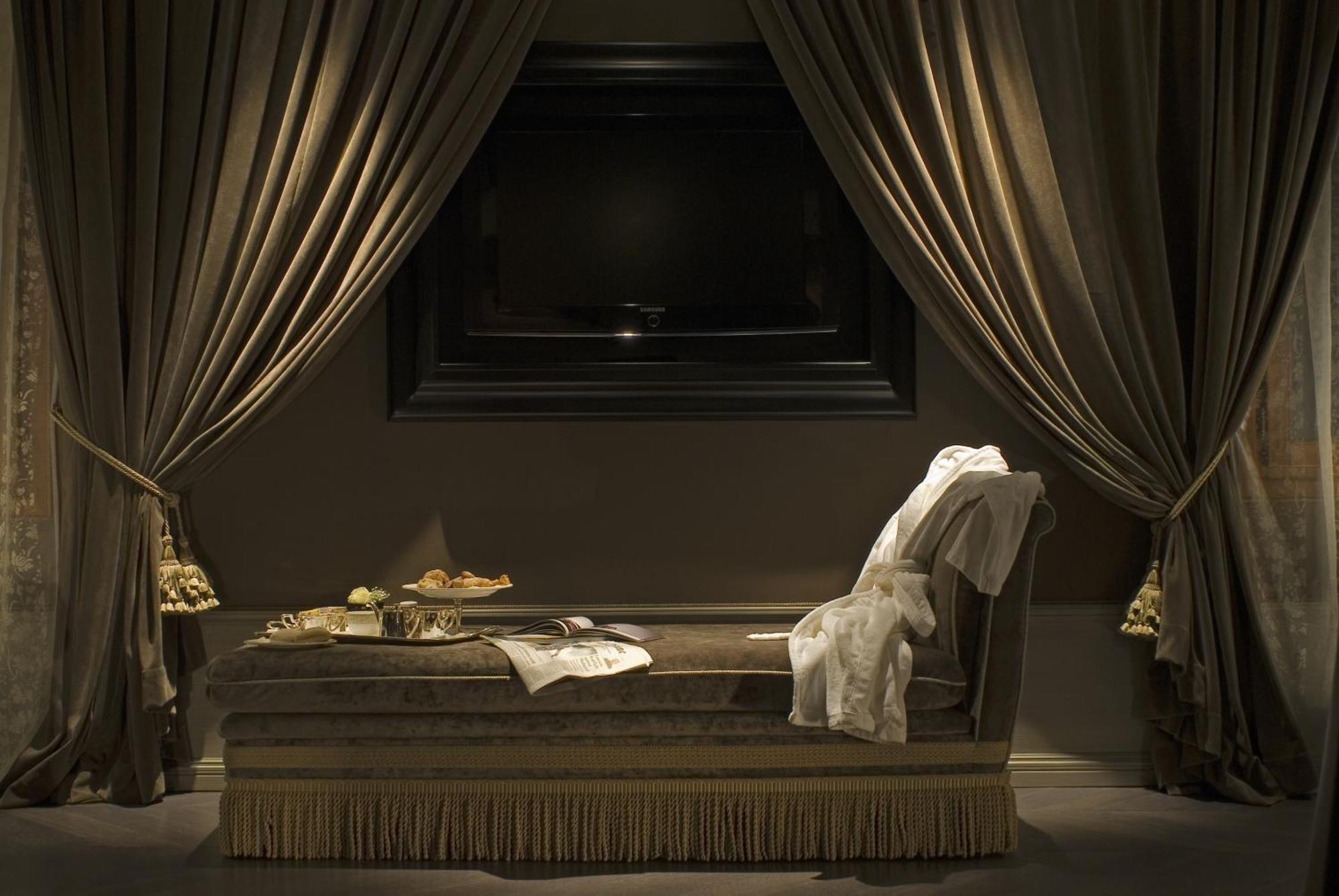 Junior Suite with Canal View,681654645:JPEG